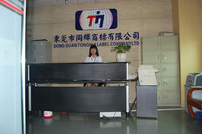 服裝吊牌供應(yīng)商為你講解服裝吊牌制作、印刷流程。